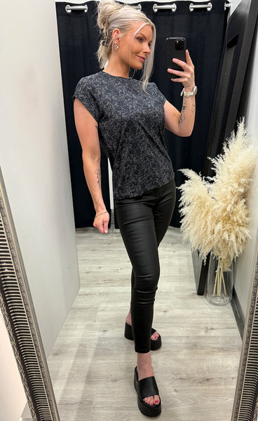 Alma u t-shirt - black lace