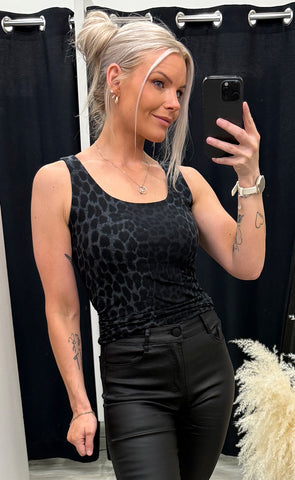 Alma turn top - dark grey leo