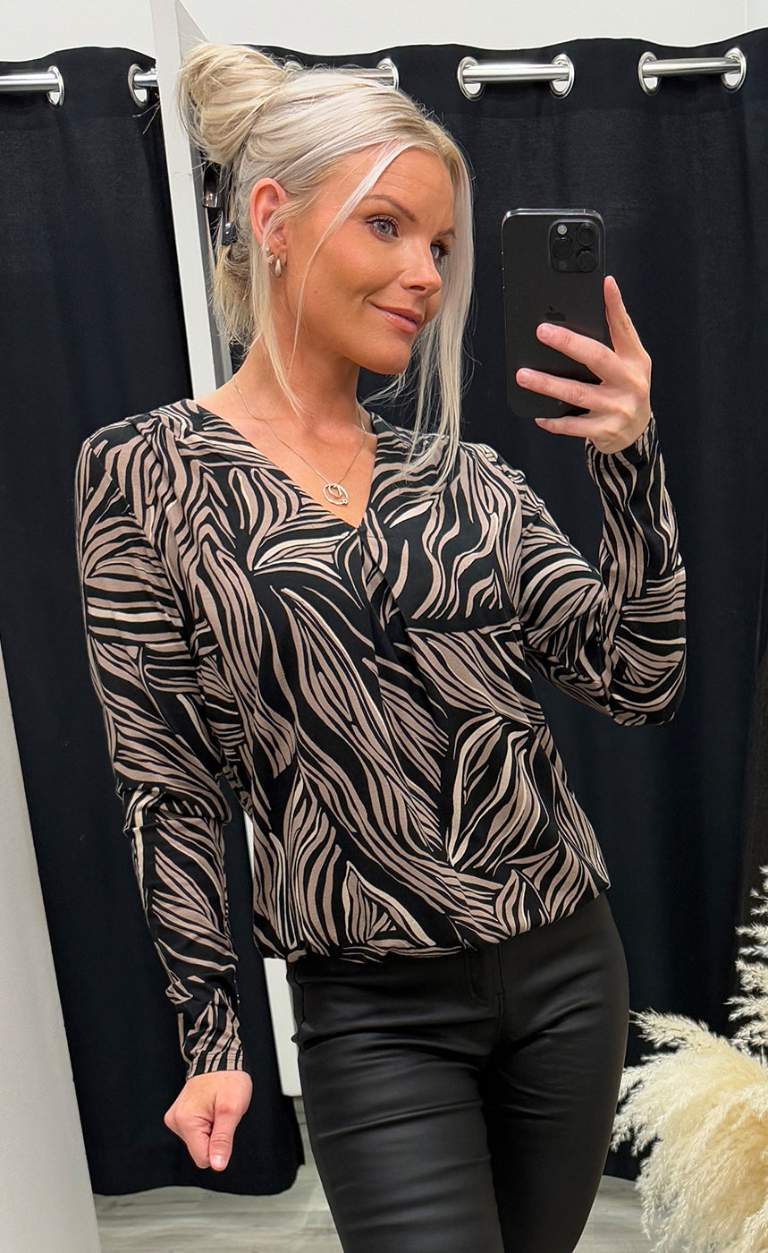 Flora tee 5 - black art