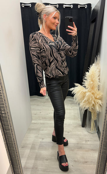 Flora tee 5 - black art