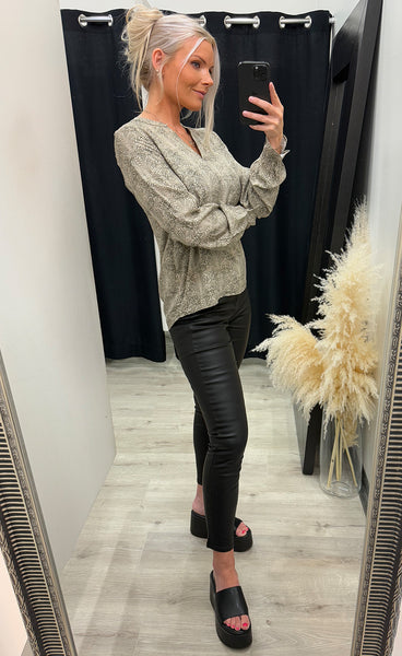 Flowy blouse 3 - dusty olive art