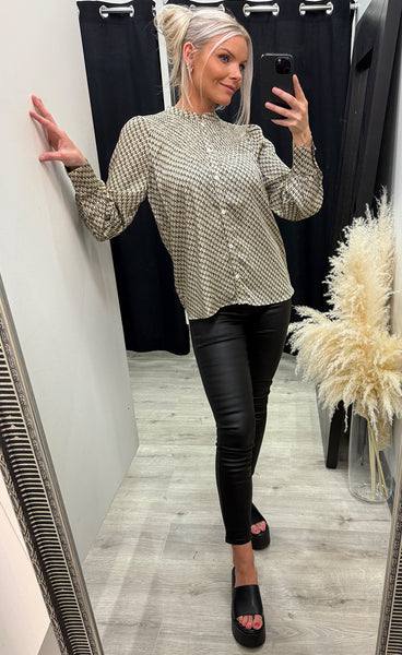 Natalia shirt 1 - feather grey art