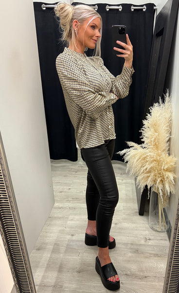 Natalia shirt 1 - feather grey art