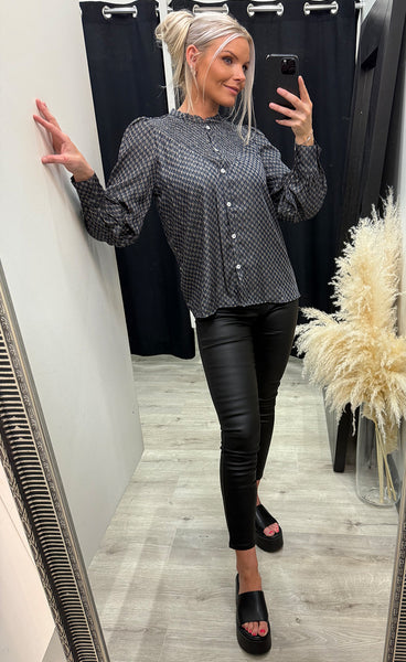 Natalia shirt 1 - desert taupe art