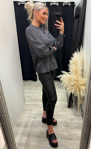 Natalia shirt 1 - desert taupe art