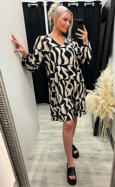 Justini dress 1 - black art