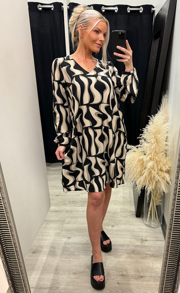 Justini dress 1 - black art