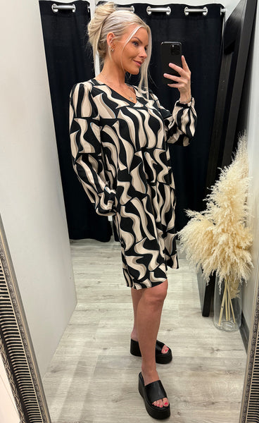 Justini dress 1 - black art