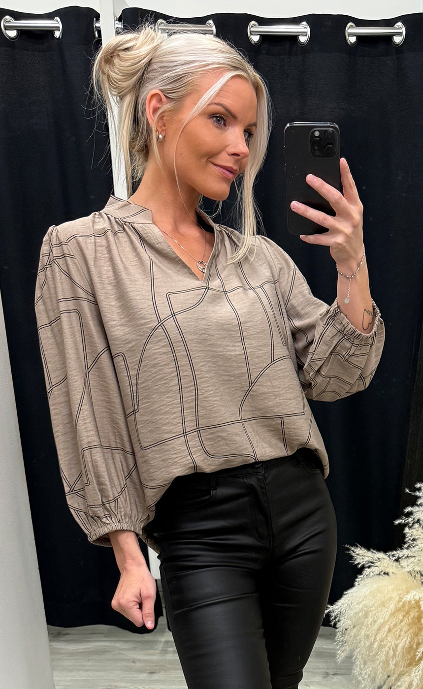 Daphne blouse 1 - desert taupe