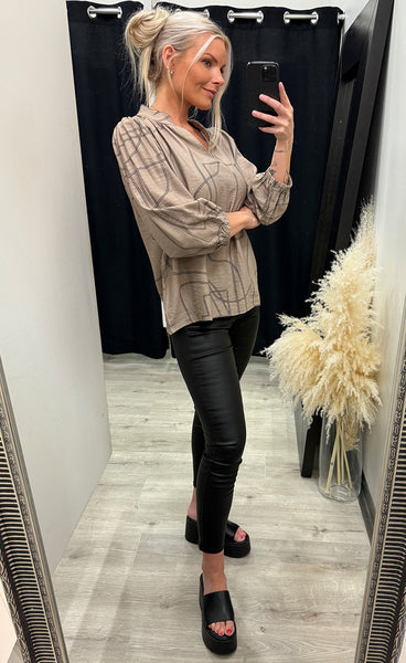 Daphne blouse 1 - desert taupe