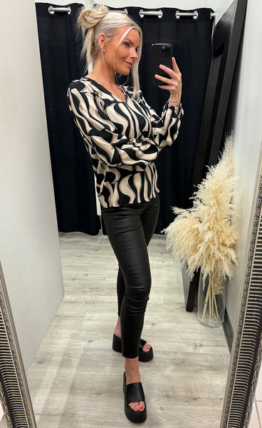 Justini blouse 1 - black art