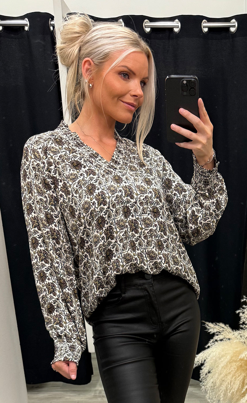 Gladis blouse 2 - pumicestone paisley