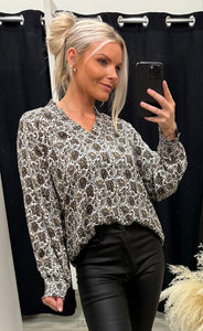 Gladis blouse 2 - pumicestone paisley