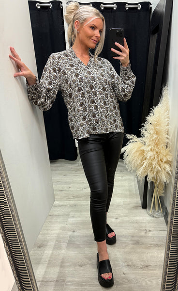 Gladis blouse 2 - pumicestone paisley