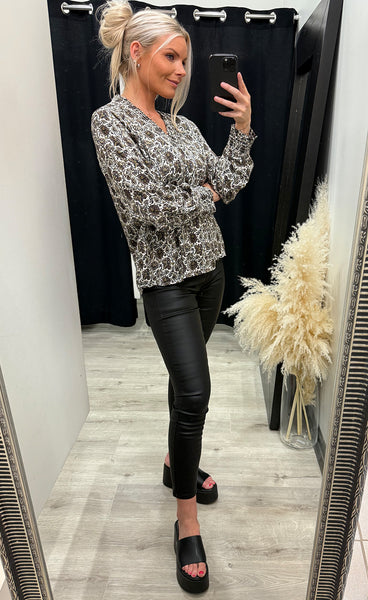 Gladis blouse 2 - pumicestone paisley