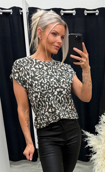 Seen tee 1 - boho bloom smokey olive
