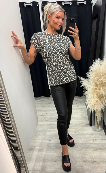 Seen tee 1 - boho bloom smokey olive