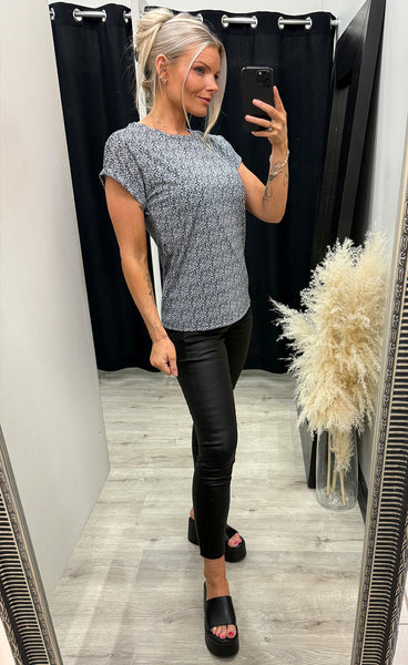 Seen tee 1 - tiny petal navy
