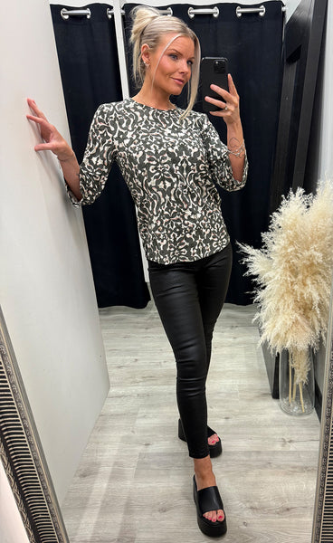 Seen tee 8 - boho bloom smokey olive