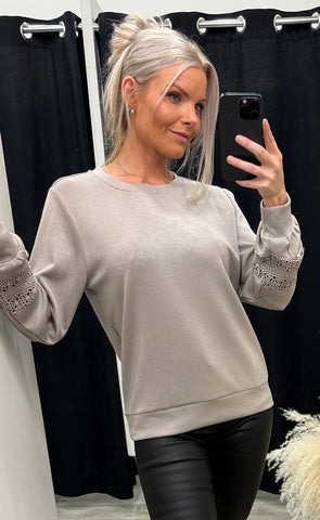 Aurora pullover 12 - moon rock