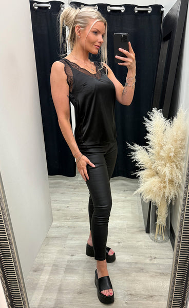 Vara top - black