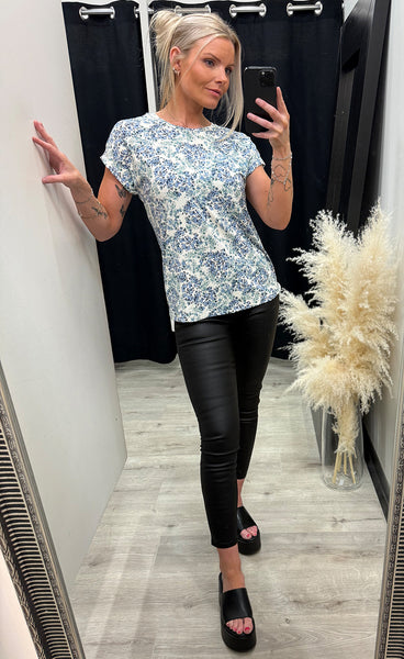 Seen tee 1 - floral hydrangea