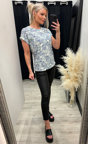 Seen tee 1 - floral hydrangea