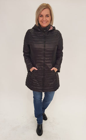 Létt vattúlpa m/hettu svört