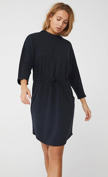 Hallima kjóll - black