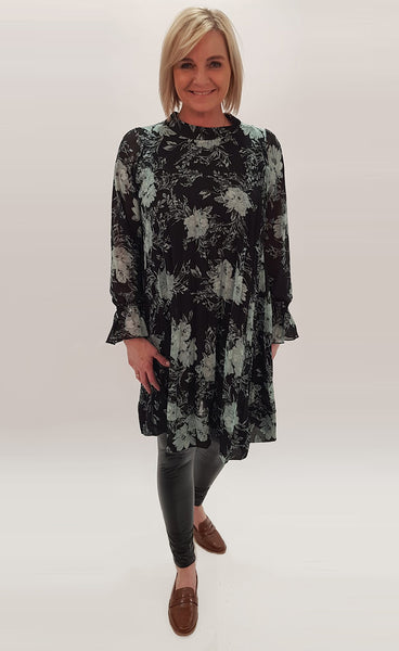 Kjóll m/blómum grænblár