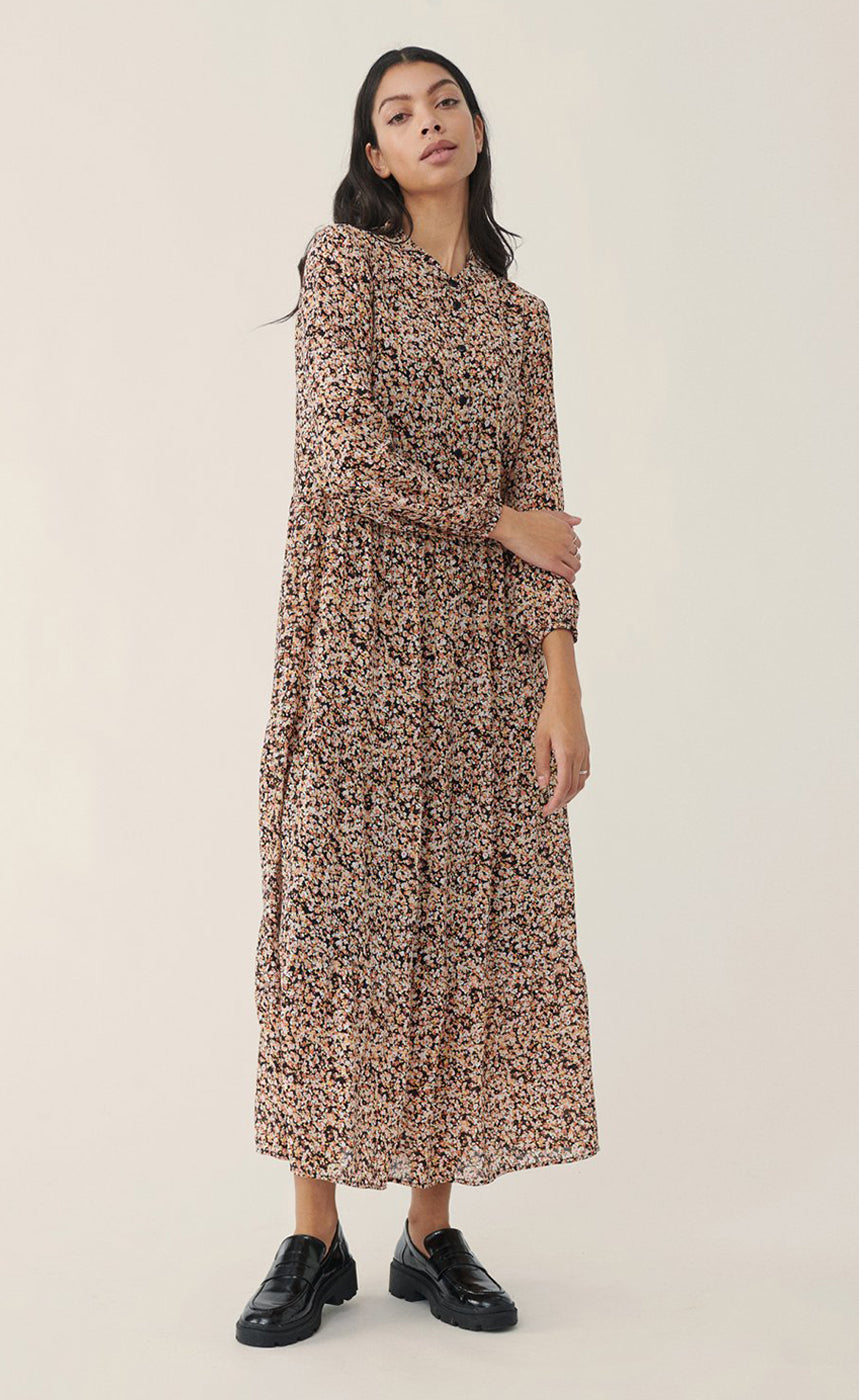 Merila rikkeli maxi kjóll - black dots